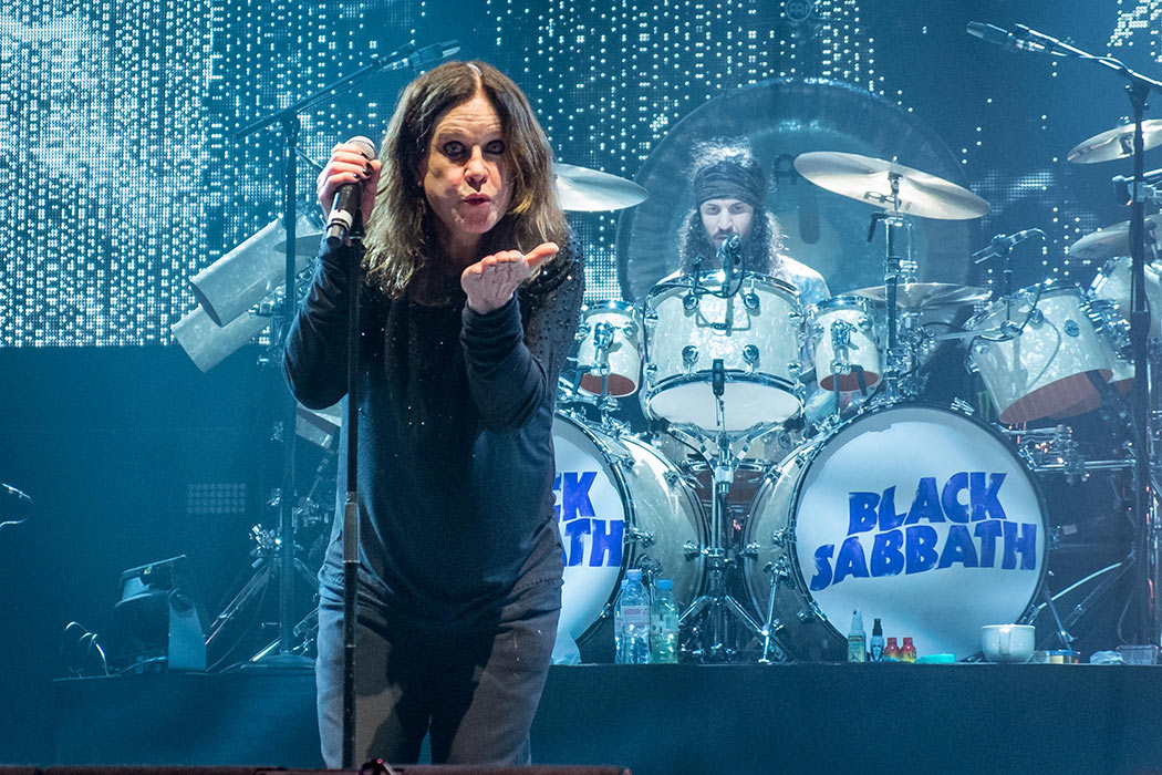 February 21, 2016: Black Sabbath lead singer Ozzy Osbourne blows a kiss during the 2016 The End tour at FirstOntario Centre in Hamilton, ON, Canada.